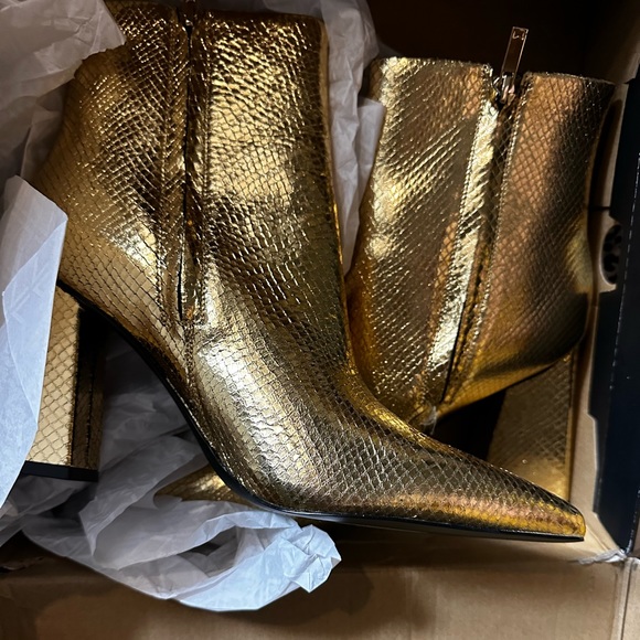 NWT LAST PAIR EVER!!! Marc Fisher Kulika Bootie in GOLD REPTILE!!!! - Picture 4 of 7
